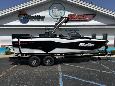 2024 Malibu Boats 22 LSV - Photo 1