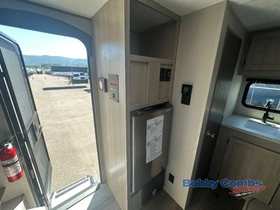 2025 Coachmen RV Catalina Summit Series 7 - Photo 9