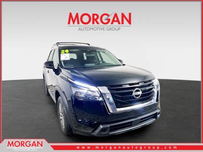 2024 Nissan Pathfinder SV in Black — front three-quarter view