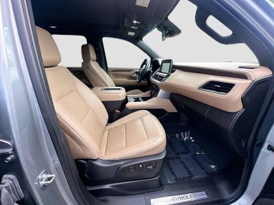 2023 Chevrolet Suburban — photo 32 view