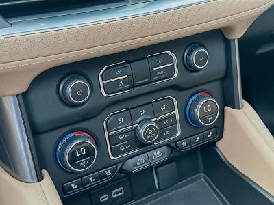 2023 Chevrolet Suburban — photo 13 view