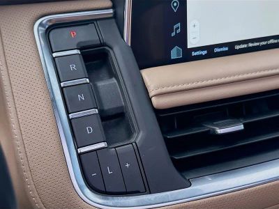 2023 Chevrolet Suburban — photo 14 view