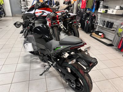 2025 Kawasaki Z500 ABS - Photo 3