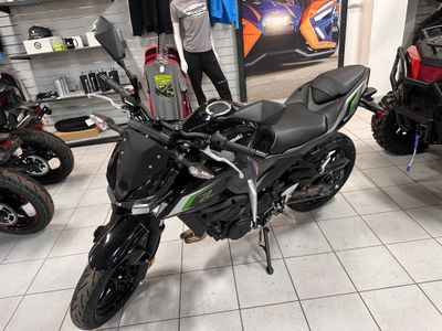2025 Kawasaki Z500 ABS - Photo 2