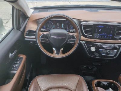2017 Chrysler Pacifica — photo 19 view