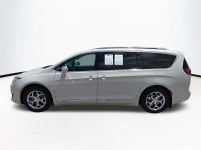 2017 Chrysler Pacifica — photo 8 view