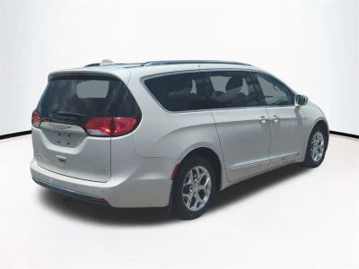 2017 Chrysler Pacifica — detail view