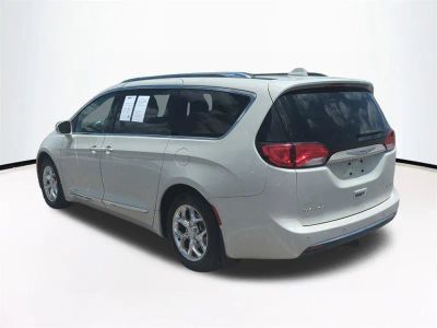 2017 Chrysler Pacifica — photo 7 view