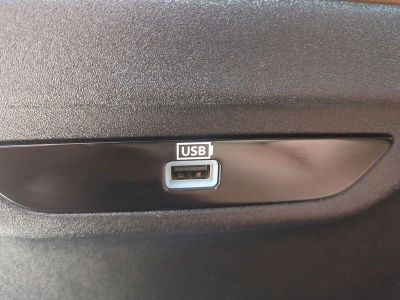 2017 Chrysler Pacifica — photo 17 view