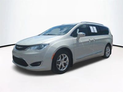 2017 Chrysler Pacifica — photo 9 view