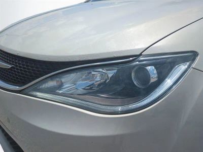 2017 Chrysler Pacifica — photo 10 view