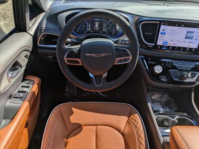 2026 Chrysler Pacifica — photo 14 view