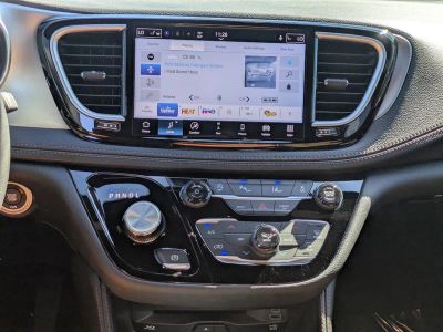 2026 Chrysler Pacifica — photo 16 view