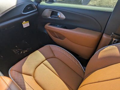 2026 Chrysler Pacifica — photo 15 view