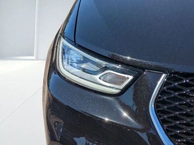 2026 Chrysler Pacifica — photo 8 view