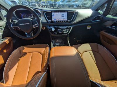 2026 Chrysler Pacifica — photo 13 view