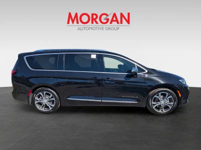 2026 Chrysler Pacifica — side profile view