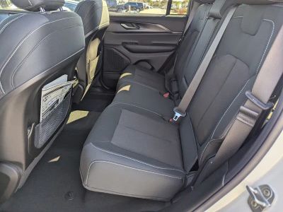 2026 Jeep Grand Cherokee — photo 8 view