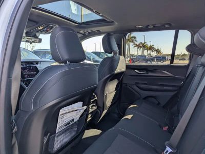2026 Jeep Grand Cherokee — photo 9 view