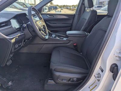 2026 Jeep Grand Cherokee — photo 13 view