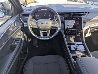 2026 Jeep Grand Cherokee — photo 11 view