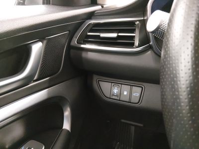 2025 Genesis G70 - Photo 13