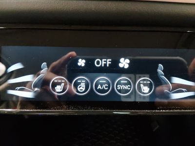 2025 Genesis G70 - Photo 18