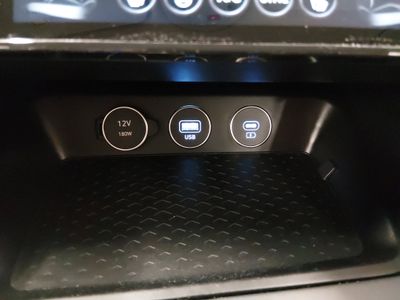 2025 Genesis G70 - Photo 19