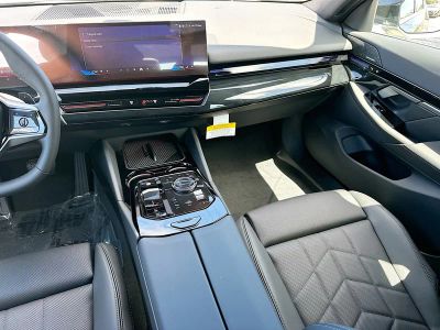 2026 BMW 5 Series — photo 18 view