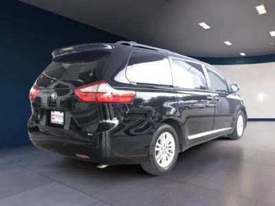 2015 Toyota Sienna — detail view