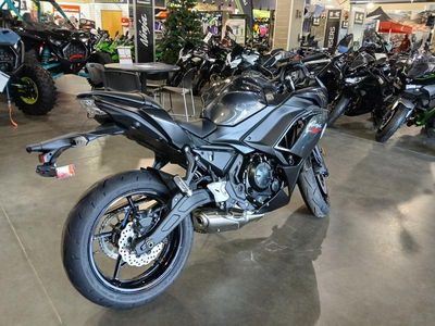 2026 Kawasaki Ninja 650 - Photo 7