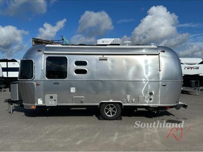 2025 Airstream Caravel - Photo 8
