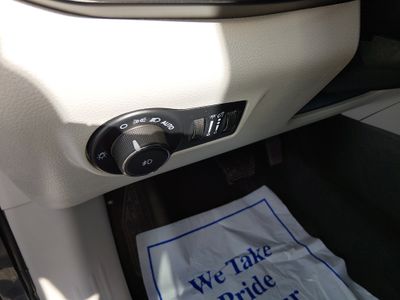 2024 Jeep Compass — photo 13 view