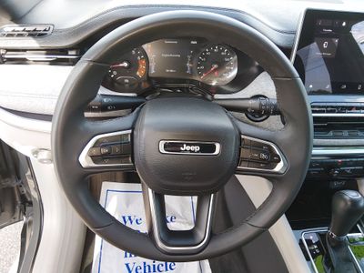 2024 Jeep Compass — photo 12 view