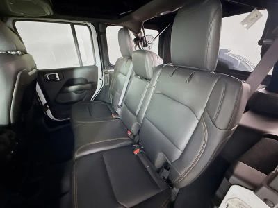 2025 Jeep Wrangler — photo 25 view