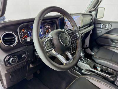 2025 Jeep Wrangler — photo 7 view