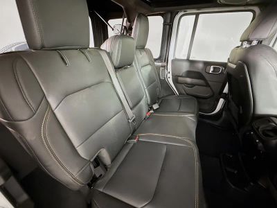2025 Jeep Wrangler — photo 30 view