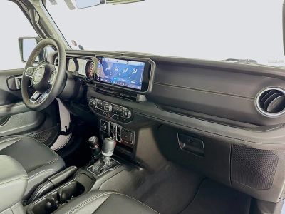 2025 Jeep Wrangler — photo 32 view