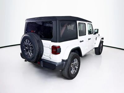 2025 Jeep Wrangler — photo 28 view