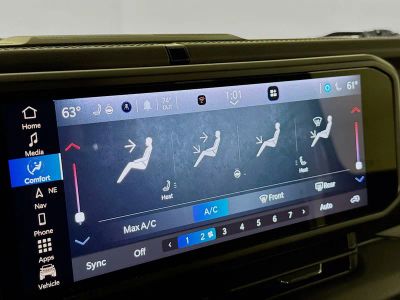 2025 Jeep Wrangler — photo 16 view