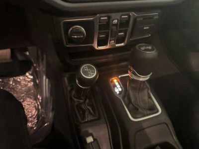 2025 Jeep Wrangler — photo 38 view