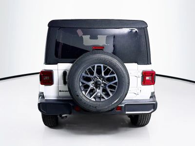 2025 Jeep Wrangler — photo 27 view