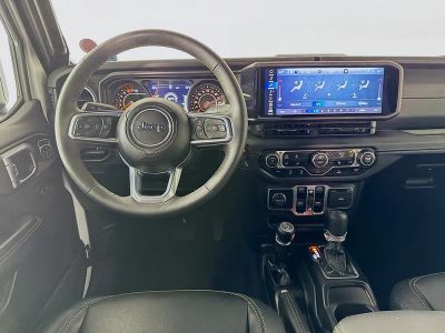 2025 Jeep Wrangler — photo 23 view