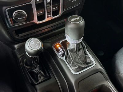 2025 Jeep Wrangler — photo 17 view