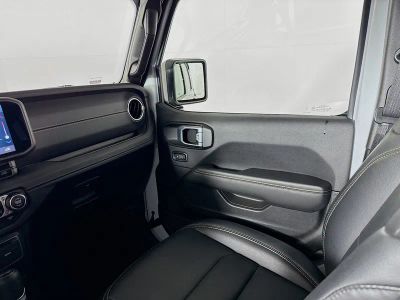 2025 Jeep Wrangler — photo 24 view