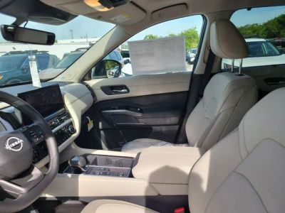 2026 Nissan Pathfinder — photo 8 view