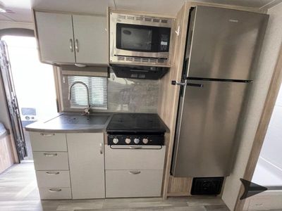 2022 Winnebago Micro Minnie — photo 11 view