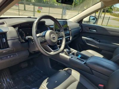 2024 Nissan Pathfinder — photo 12 view