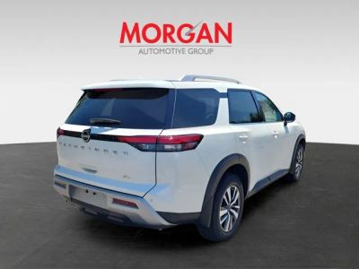 2024 Nissan Pathfinder — side profile view