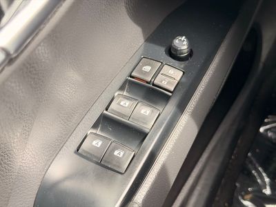 2020 Toyota Camry Hybrid LE — photo 25 view